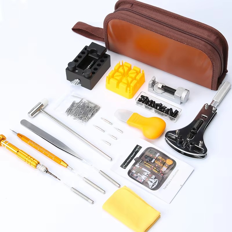 Kit di Riparazione Orologi 149 - Luxury Watch Cleaning Kit recensione e prezzo